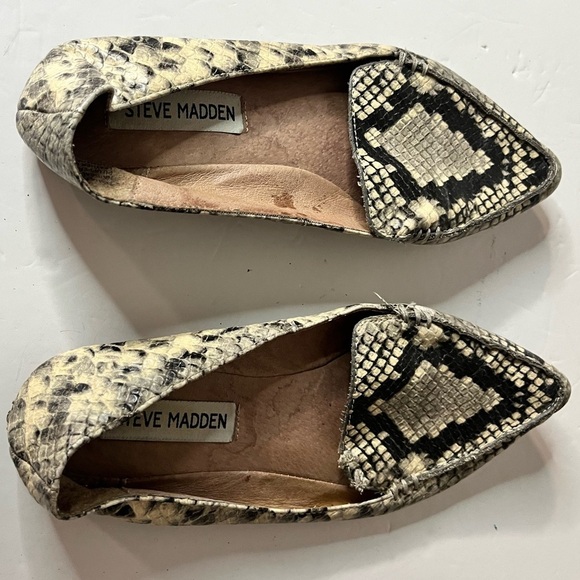 Steve Madden Snakeskin Print Pointed Toe Flats | Approx. Size 7 - Picture 3 of 7